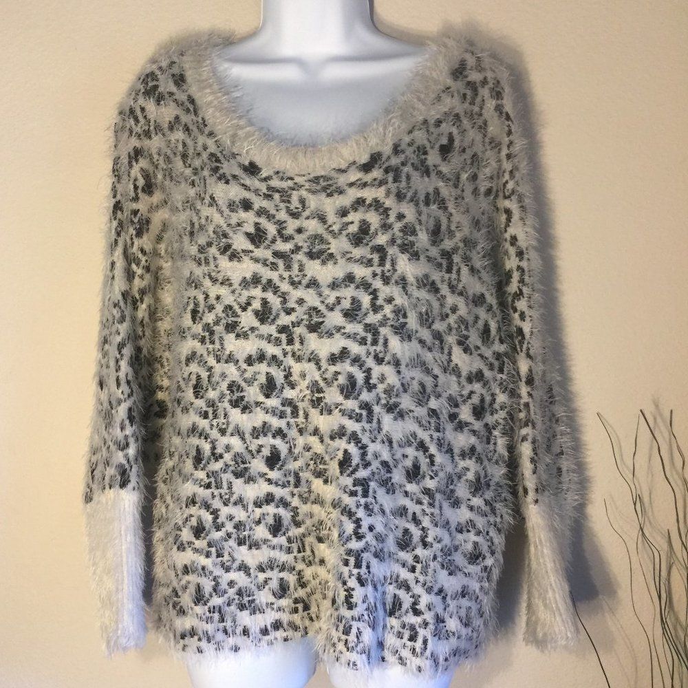 XOXO Cheetah Sweater Fuzzy eyelash scoop neck batwing nylon blend XL